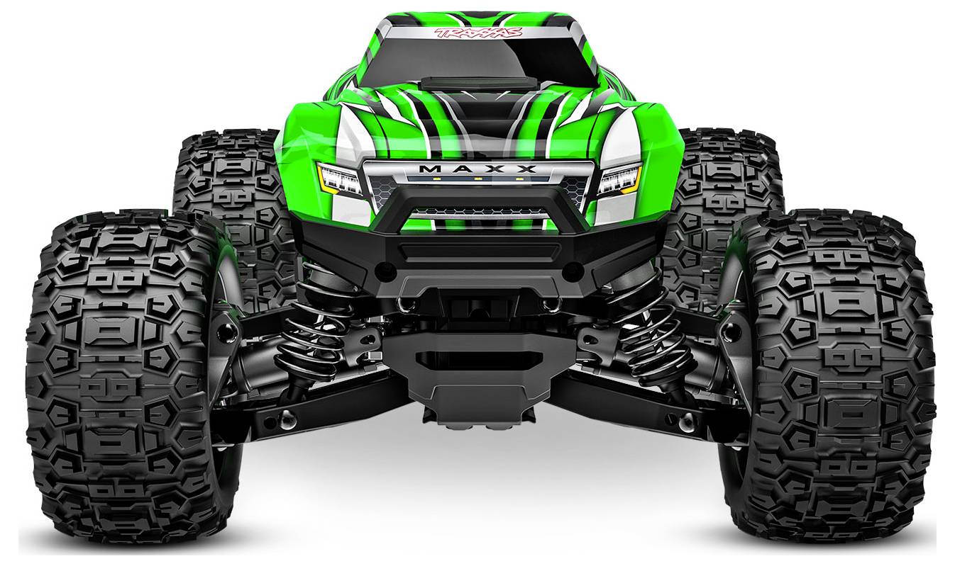 Ein grüner ferngesteuerter Monstertruck mit großen, robusten Reifen und dem Wort 'MAXX' auf der Vorderseite, aus der Frontalperspektive gesehen.