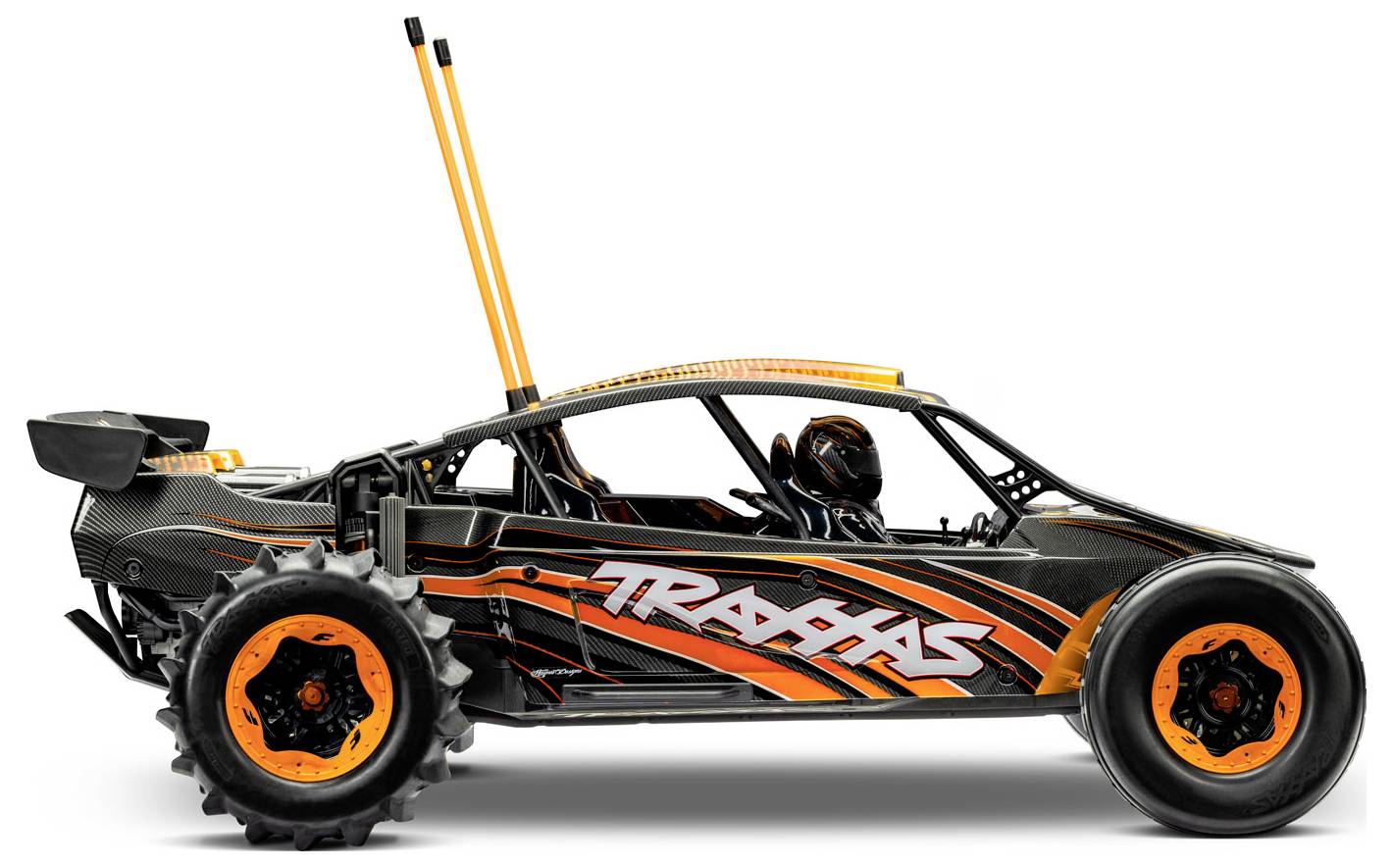 Ein schwarzer und orangefarbener Off-Road-RC-Wagen mit Dünenreifen, versehen mit einem aerodynamischen Design und dem Markennamen an der Seite.