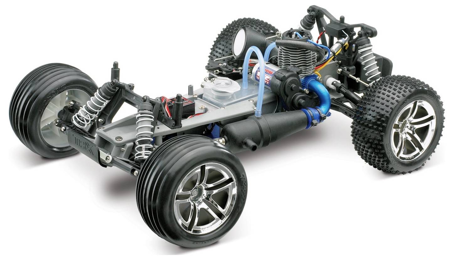 Ein detailliertes Modell eines ferngesteuerten Autochassis, das Federung, Räder, Motor und Lenkungskomponenten zeigt, auf einem weißen Hintergrund.