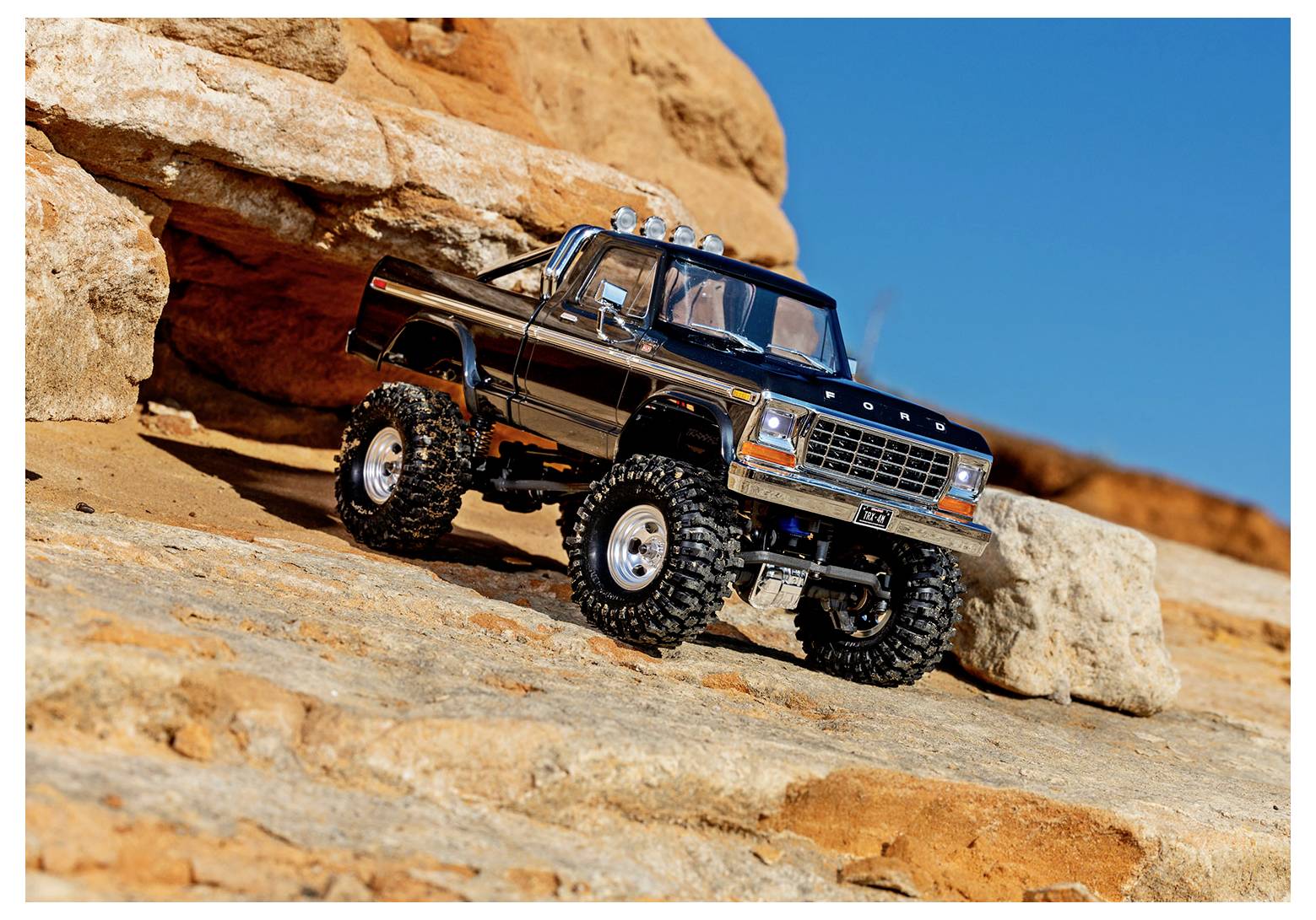 Traxxas TRX-4M Ford F-150 High Trail Edition Brushed 1:18 RC Modellauto Elektro Crawler Allradantrieb (4WD) RtR 2,4GHz