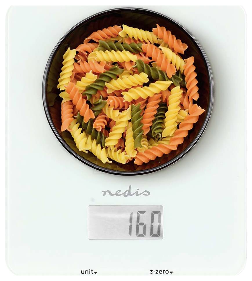 Eine digitale Waage zeigt '160g' mit einer Schüssel bunter Rotini-Nudeln darauf.