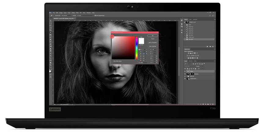 Ein Laptop-Bildschirm, der eine Fotobearbeitungssoftware mit einem Graustufenbild einer Frau zeigt. Ein Farbeinstellungswerkzeug ist in der Software geöffnet.