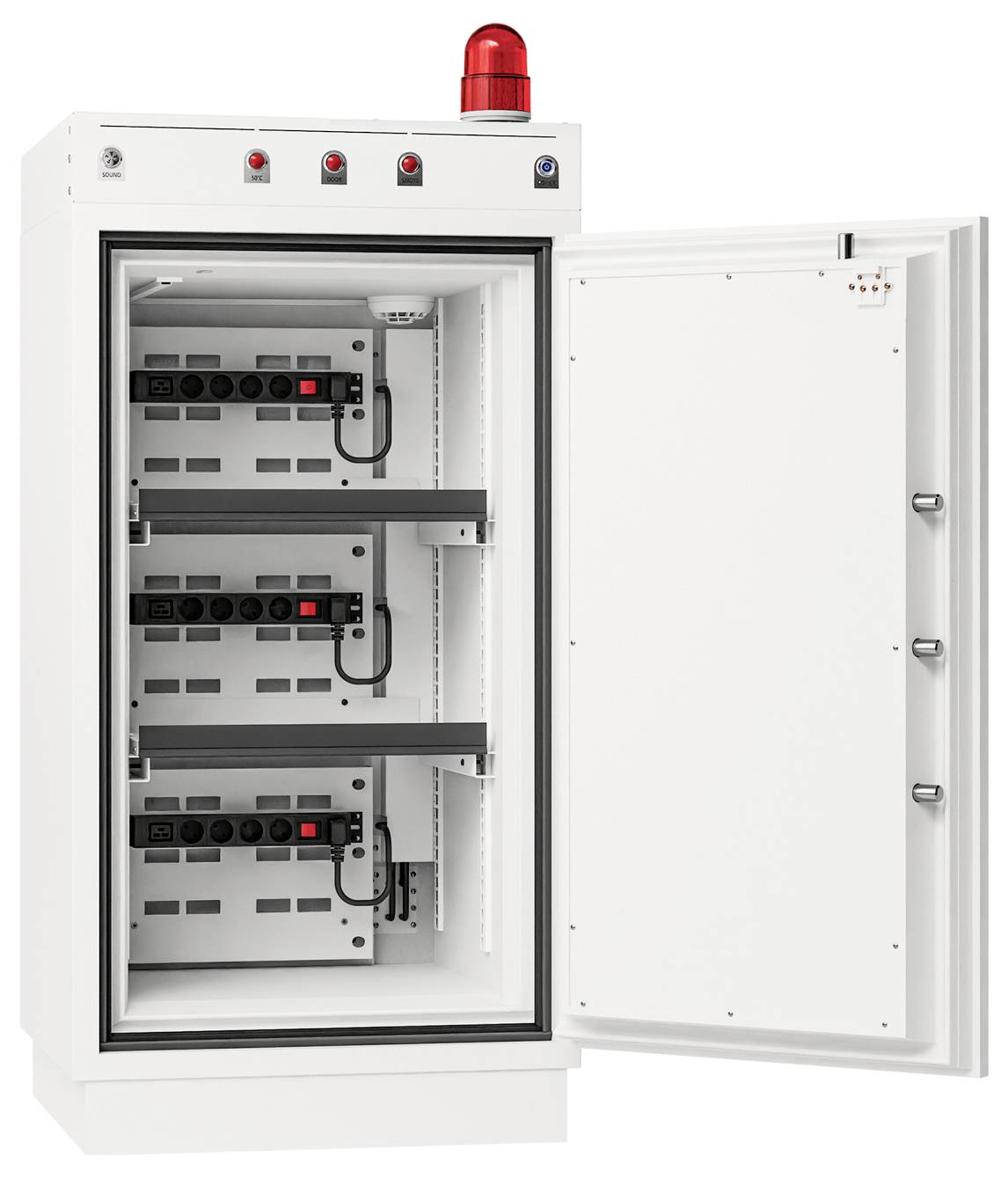 Das Bild zeigt einen weißen Ausrüstungsschrank mit offener Tür, der mehrere Regale mit installierten elektronischen Komponenten und eine rote Alarmleuchte auf der Oberseite offenbart.