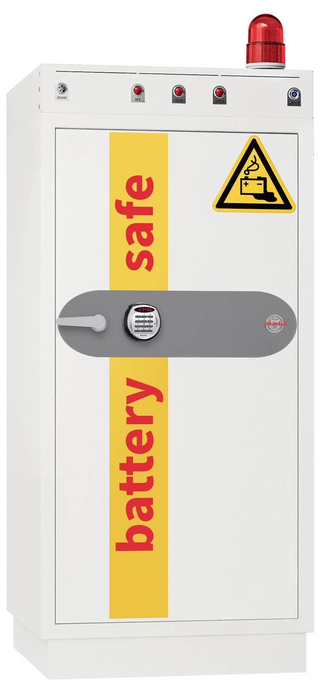 Ein weißer Sicherheitsschrank mit einem roten Licht oben, beschriftet mit ‚Batteriesafe' und einem Warnschild für entzündliche Materialien.