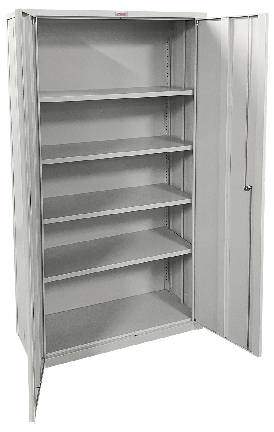 Hoher, offener grauer Metallschrank mit fünf verstellbaren Einlegeböden und Doppeltüren.