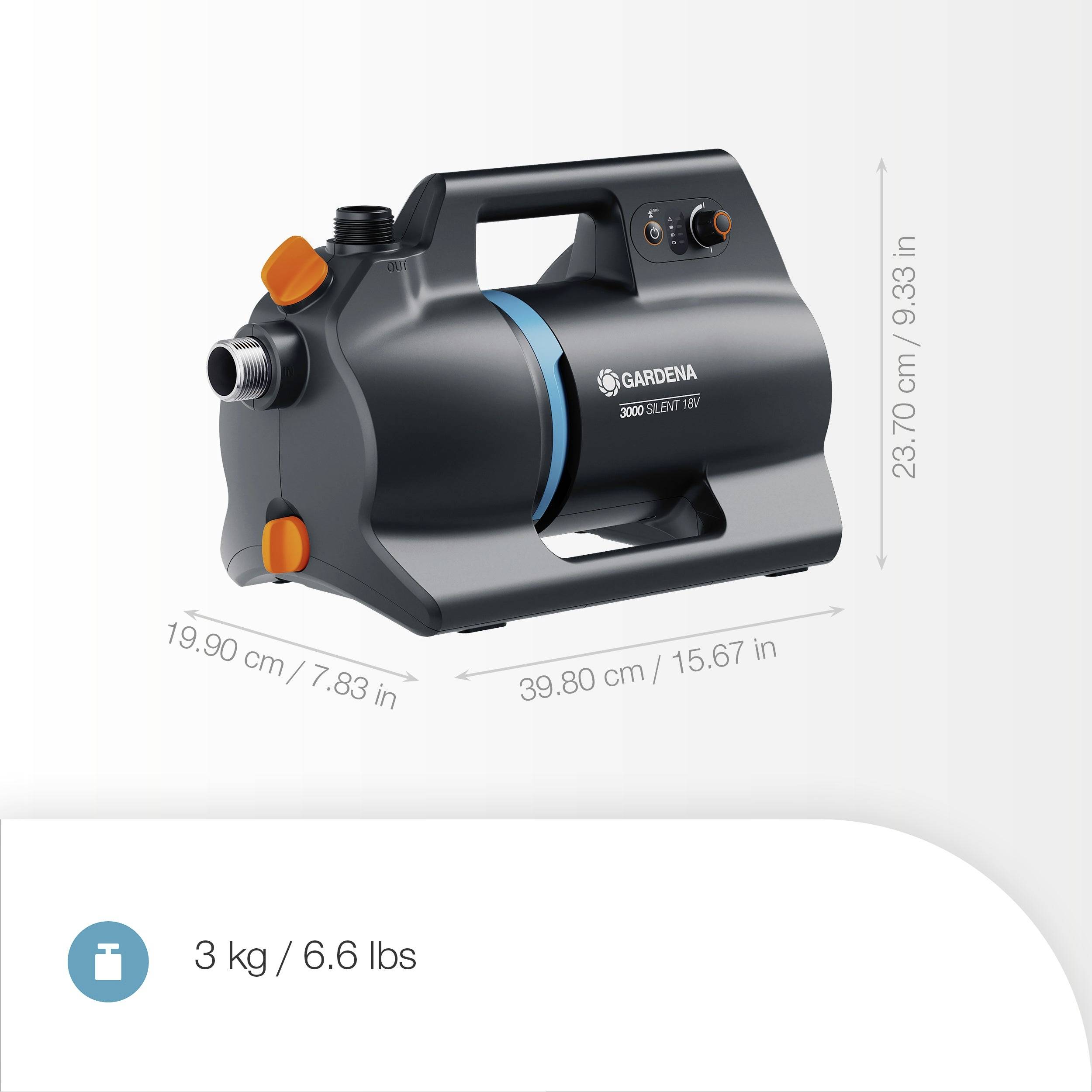 Eine Gardena 3000 Silent 130W Wasserpumpe mit Abmessungen: 19,90 cm B, 39,80 cm L, 23,70 cm H und Gewicht: 3 kg (6,6 lbs).