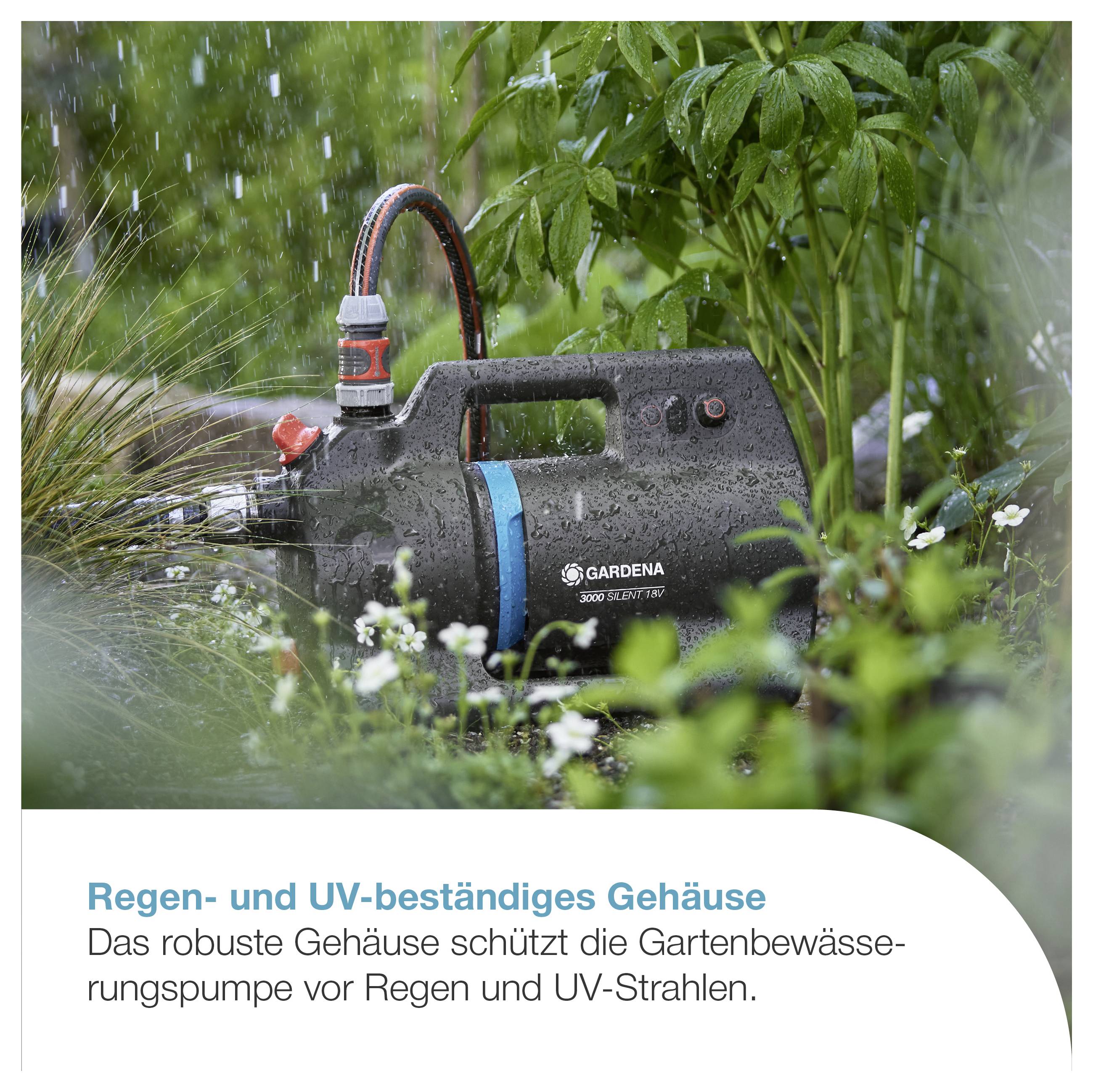 Gartensprengerpumpe von Gardena im Regen; Text: 'Regen- und UV-beständiges Gehäuse' schützt vor Regen und UV-Strahlen.