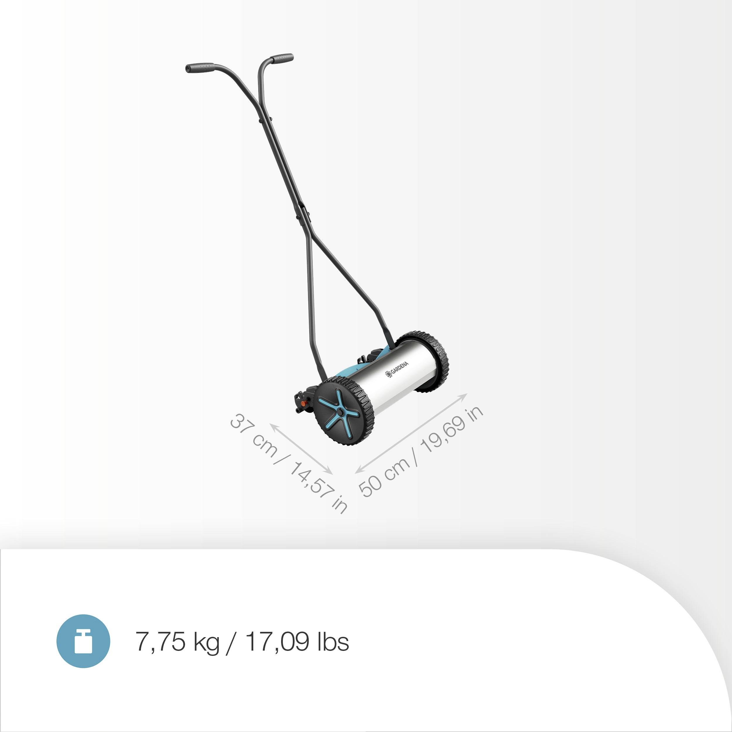 Ein manueller Handrasenmäher mit beschrifteten Abmessungen: Höhe 37 cm (14,57 Zoll), Breite 50 cm (19,69 Zoll). Gewicht: 7,75 kg (17,09 Pfund).