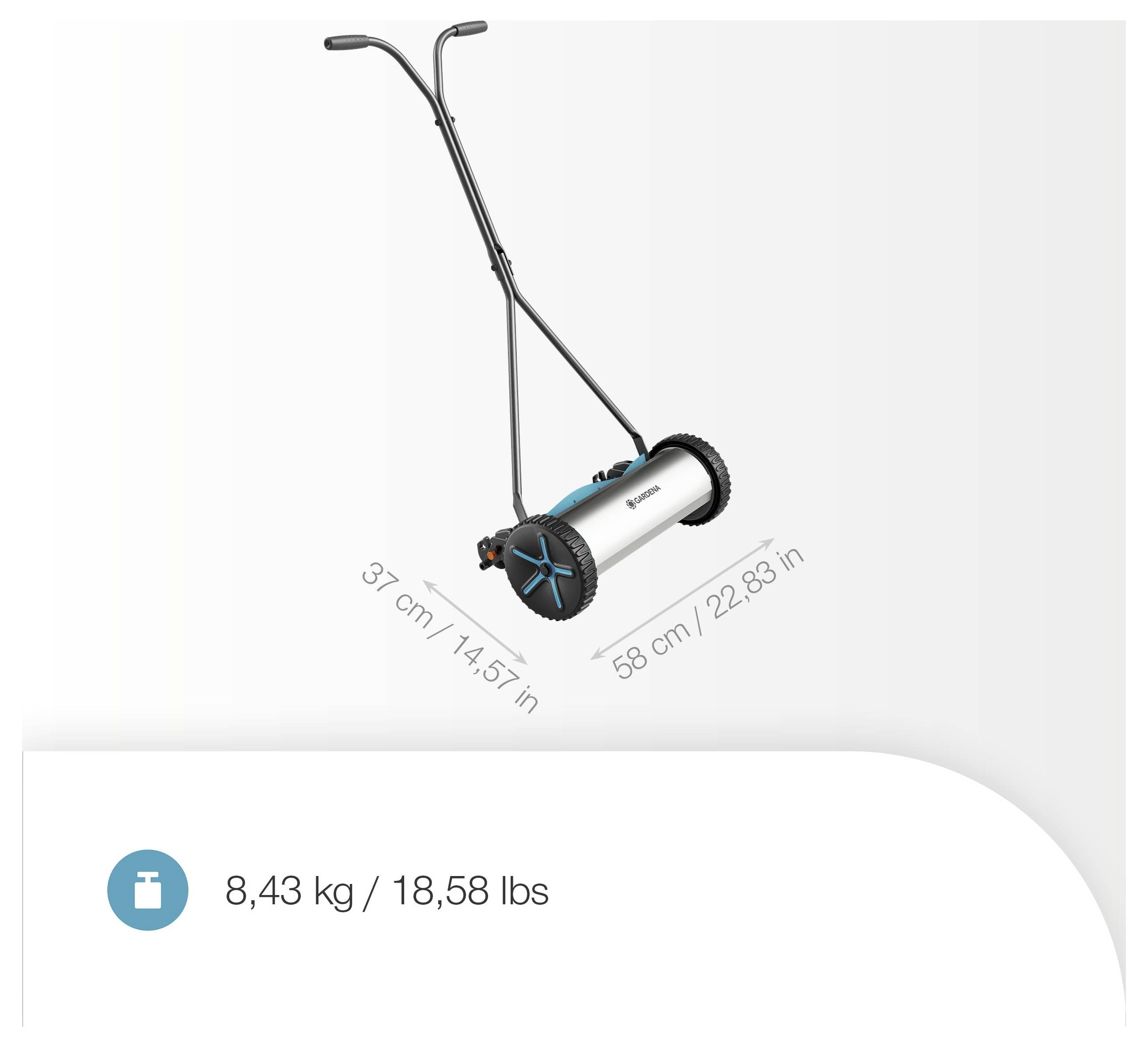 Ein manueller Rasenmaher mit Schubantrieb und Doppelraddesign. Abmessungen: 37 cm breit, 58 cm lang. Gewicht: 8,43 kg (18,58 lbs).