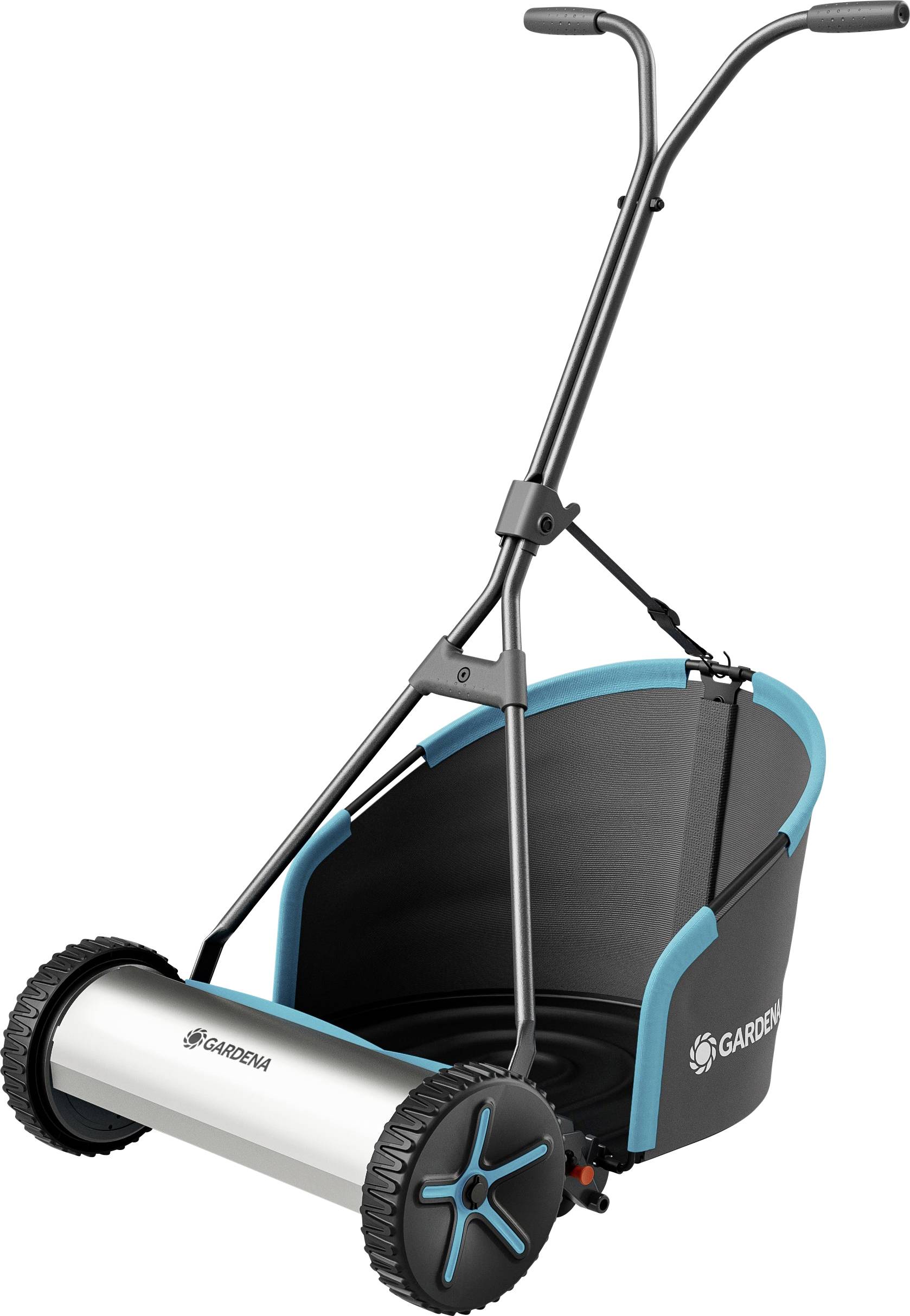 Rasenm­äher mit gebogenem Griff, großen Rädern und angebrachtem Grasfangkorb. Die Marke ist „Gardena