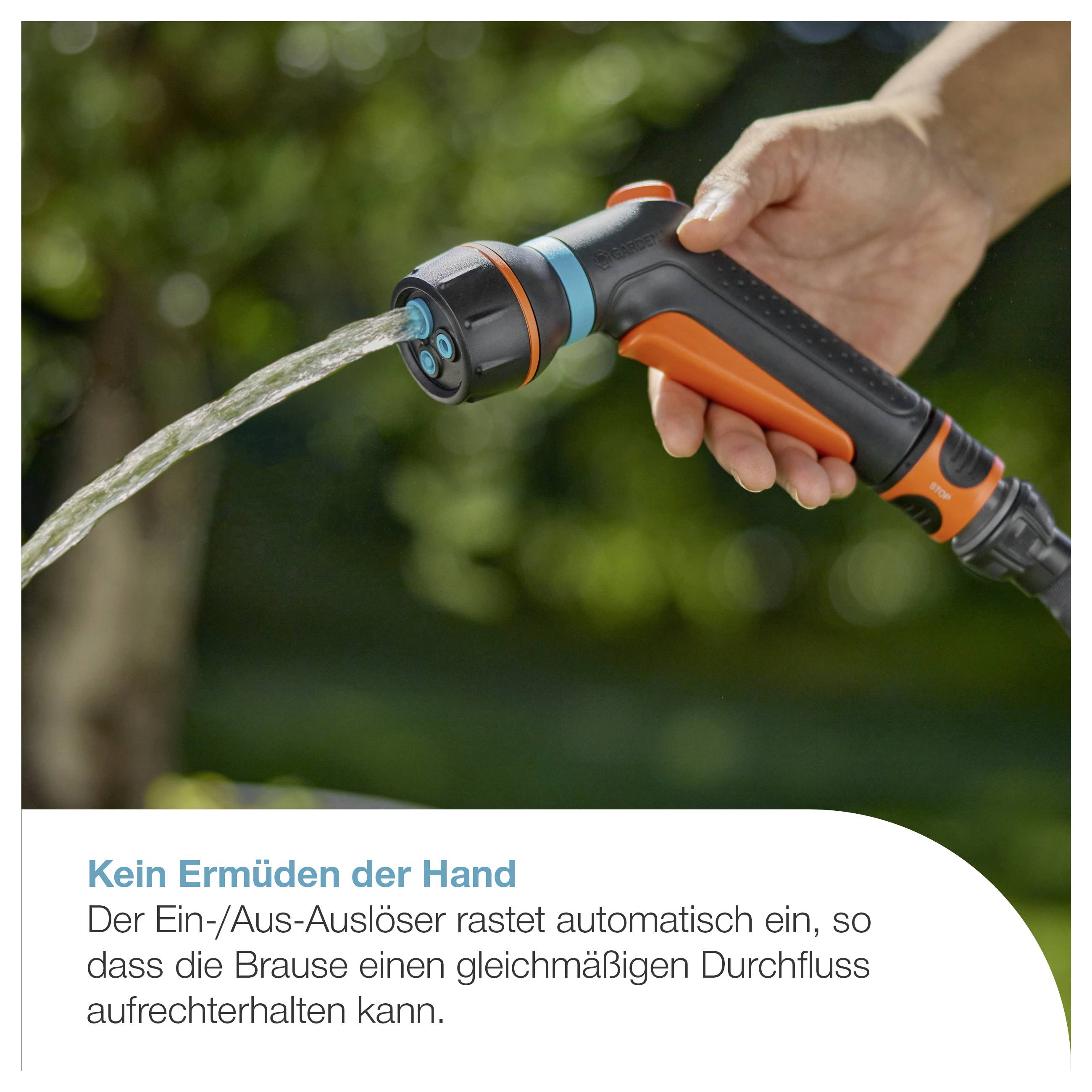 Hand hält einen Gartenschlauch mit Spritzpistole; Wasser läuft. Text unten: 'Kein Ermüden der Hand' und Hinweis auf automatischen Ein-/Aus-Auslöser für gleichmäßigen Durchfluss.