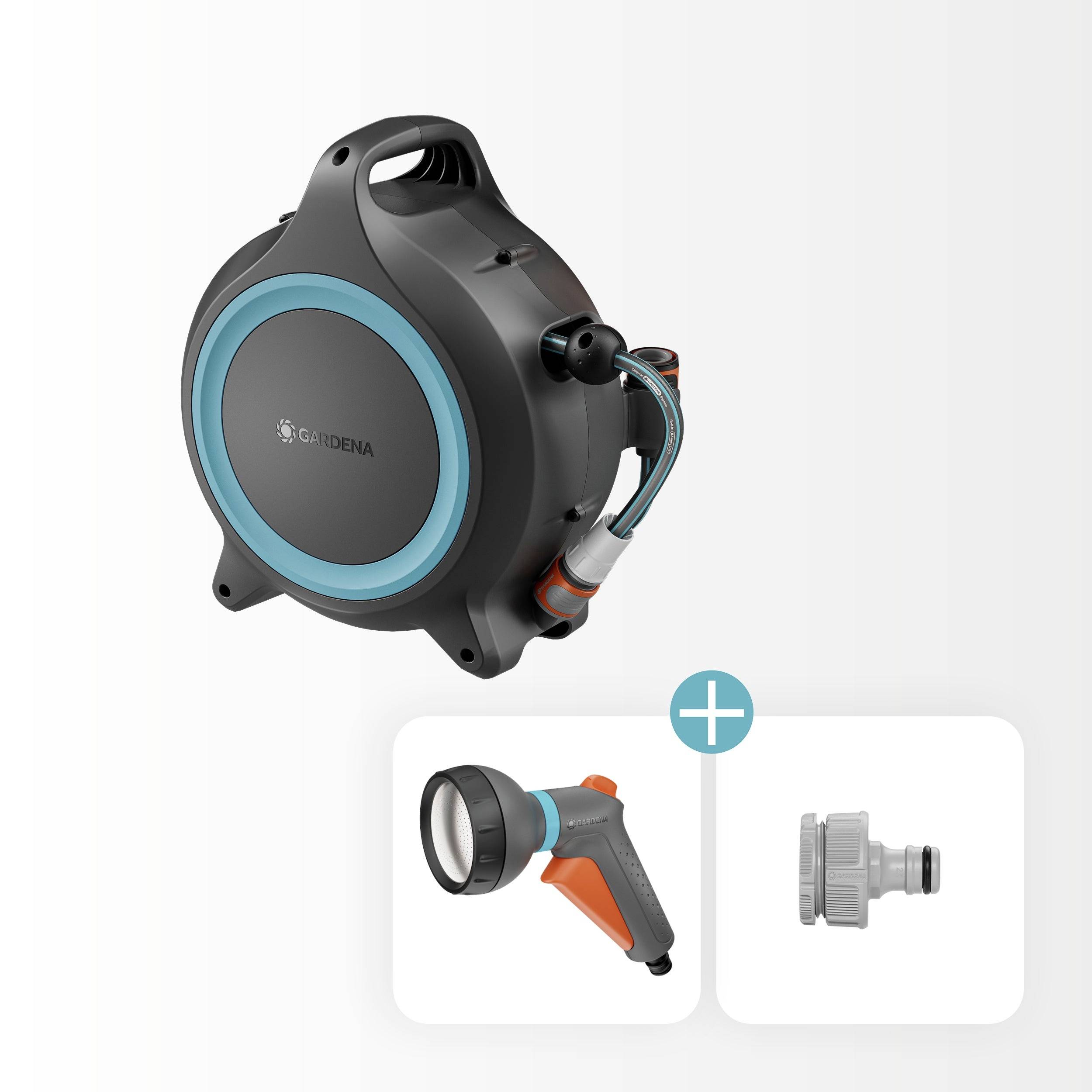 Wandmontierte einziehbare Gartenschlauchrolle mit integrierter Düse und Anschluss.