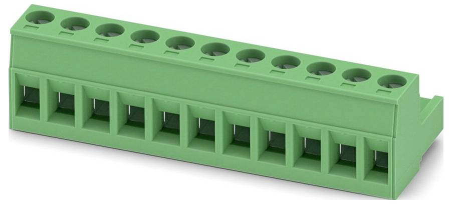 Ein grüner steckbarer Klemmblock mit mehreren Anschlussplätzen, der für die elektrische Verkabelung und Schaltungsverbindungen verwendet wird.