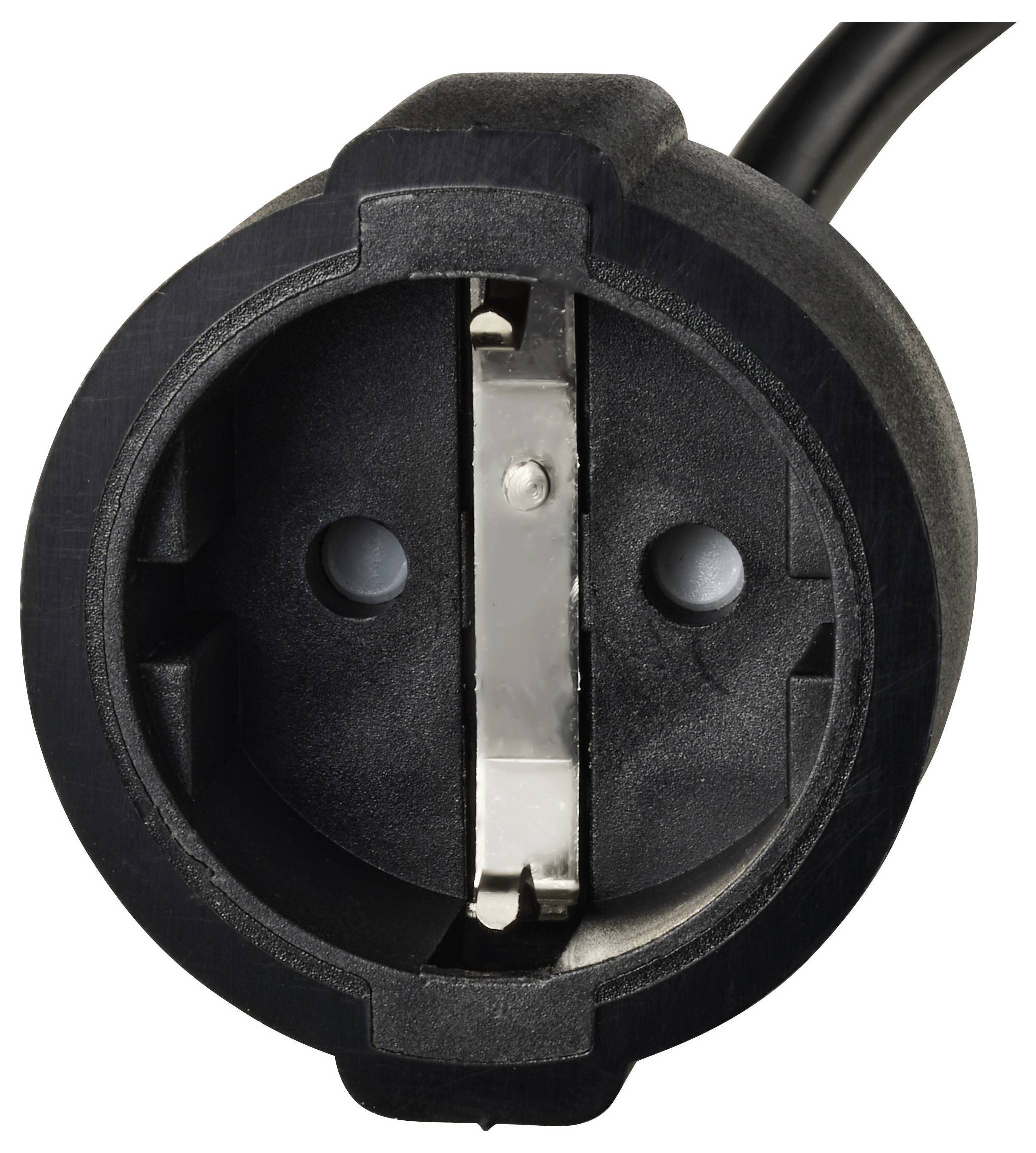 Nahaufnahme einer schwarzen, runden Steckdose mit einem einzelnen vertikalen Metallkontakt und zwei kreisförmigen Löchern für Stifte.