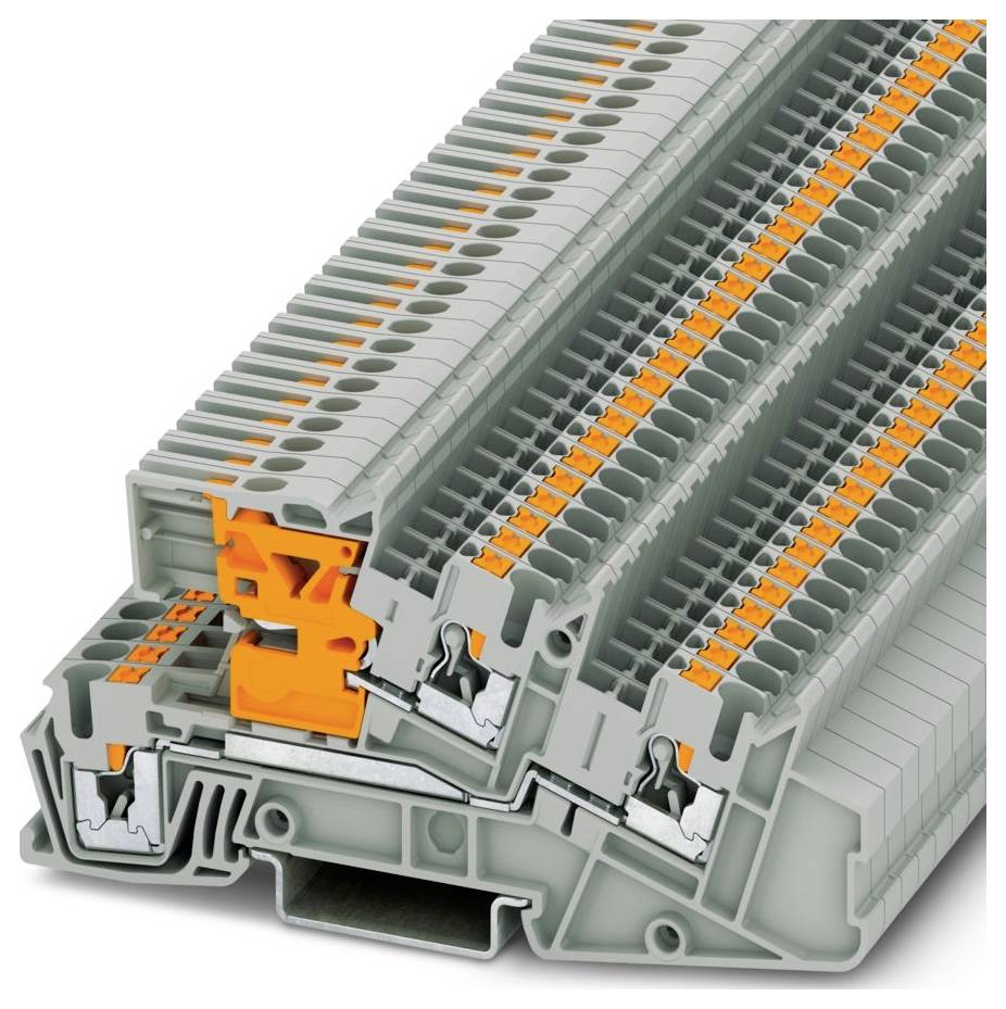 Eine Nahaufnahme eines grau-orangen Elektroklemmenblocks, der zum Verbinden von Leitungen in elektrischen Systemen verwendet wird und mehrere Anschlüsse zeigt.