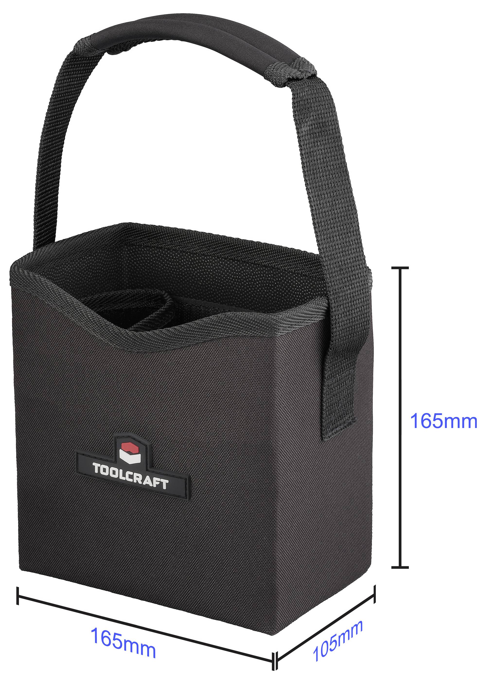 Eine schwarze, kastenfömig ausgestaltete Tasche mit Griff, mit der Aufschrift 