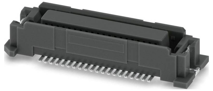 Ein schwarzer elektronischer Stecker mit mehreren Metallstiften, entwickelt für Leiterplatten, von einer angewinkelten Ansicht gezeigt.