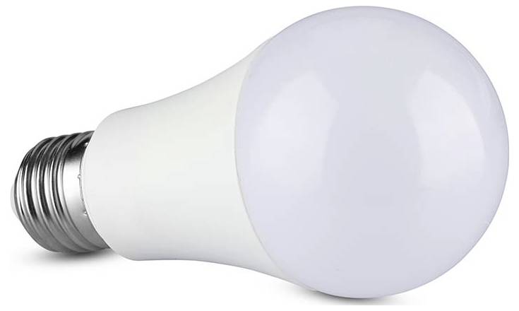 Eine weiße LED-Glühbirne mit einer silbernen Schraubfassung ist zu sehen.