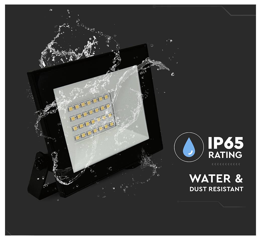 Outdoor-LED-Scheinwerfer, der mit Wasser bespritzt wird; mit Aufschrift 