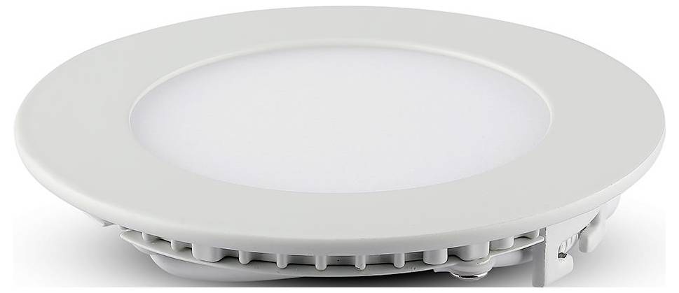 Eine kreisförmige, weiße, eingelassene LED-Deckenleuchte mit glatter Außenkante und einem flachen, mattiertem Diffusor in der Mitte, die auf einer weißen Oberfläche liegt.