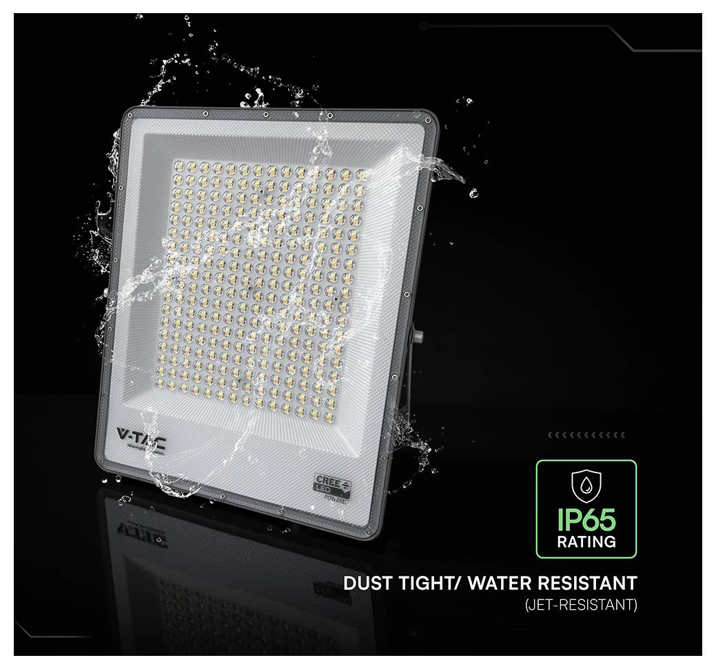 Ein quadratisches LED-Strahler mit Wasserspitzern, gekennzeichnet mit „IP65-Schutzart