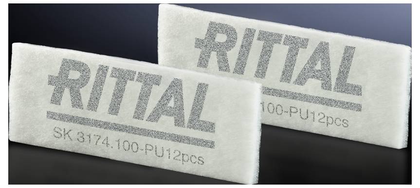 Zwei rechteckige weiße Filter mit dem Wort 'RITTAL' in fetten Buchstaben, jeweils gekennzeichnet mit 'SK 3174.100-PU12pcs', auf einem dunklen Hintergrund.