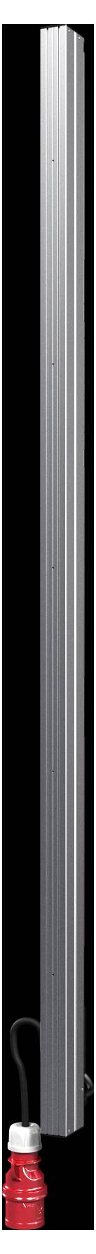 Ein hoher, schlanker Metallturm mit einem kleinen roten Objekt, das an seiner Basis befestigt ist, vor einem schwarzen Hintergrund.