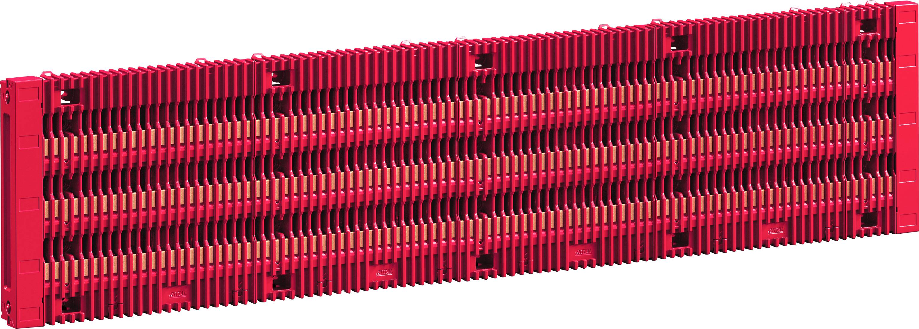 Ein roter Lüfterschutzdeckel mit geschlitzten Öffnungen zur Belüftung, der entwickelt wurde, um industrielle Lüfter zu schützen und gleichzeitig den Luftstrom zu gewährleisten.
