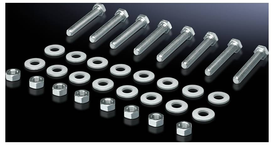 Verschiedene metallische Schrauben, Muttern und Unterlegscheiben in parallelen Reihen auf einer dunklen Oberfläche angeordnet, was auf eine organisierte Aufbewahrung von Befestigungsmaterial hinweist.