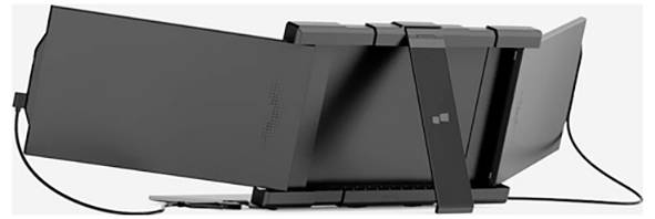 Eine tragbare Dreifach-Monitor-Konfiguration, die an einen Laptop angeschlossen ist und erweiterte Bildschirme für einen verbesserten Arbeitsbereich und Multitasking bietet.