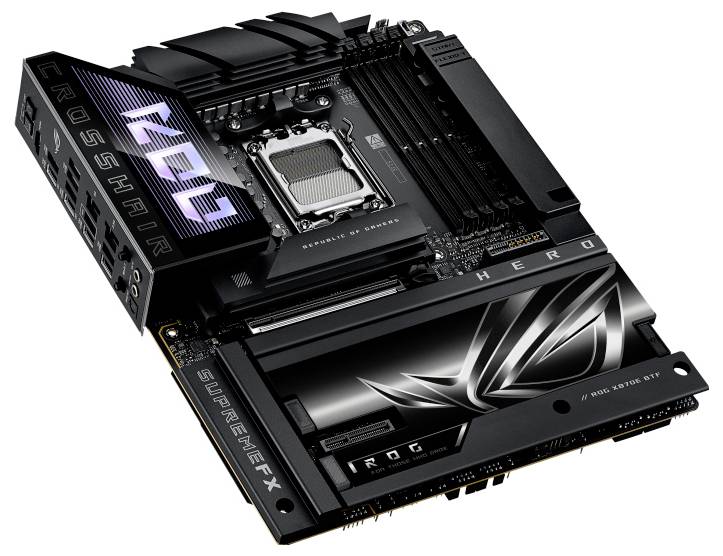 ASUS ROG Crosshair Motherboard mit mehreren RAM-Steckplätzen, einem CPU-Sockel und integrierten Kühlkörpern für Gaming-Leistung.