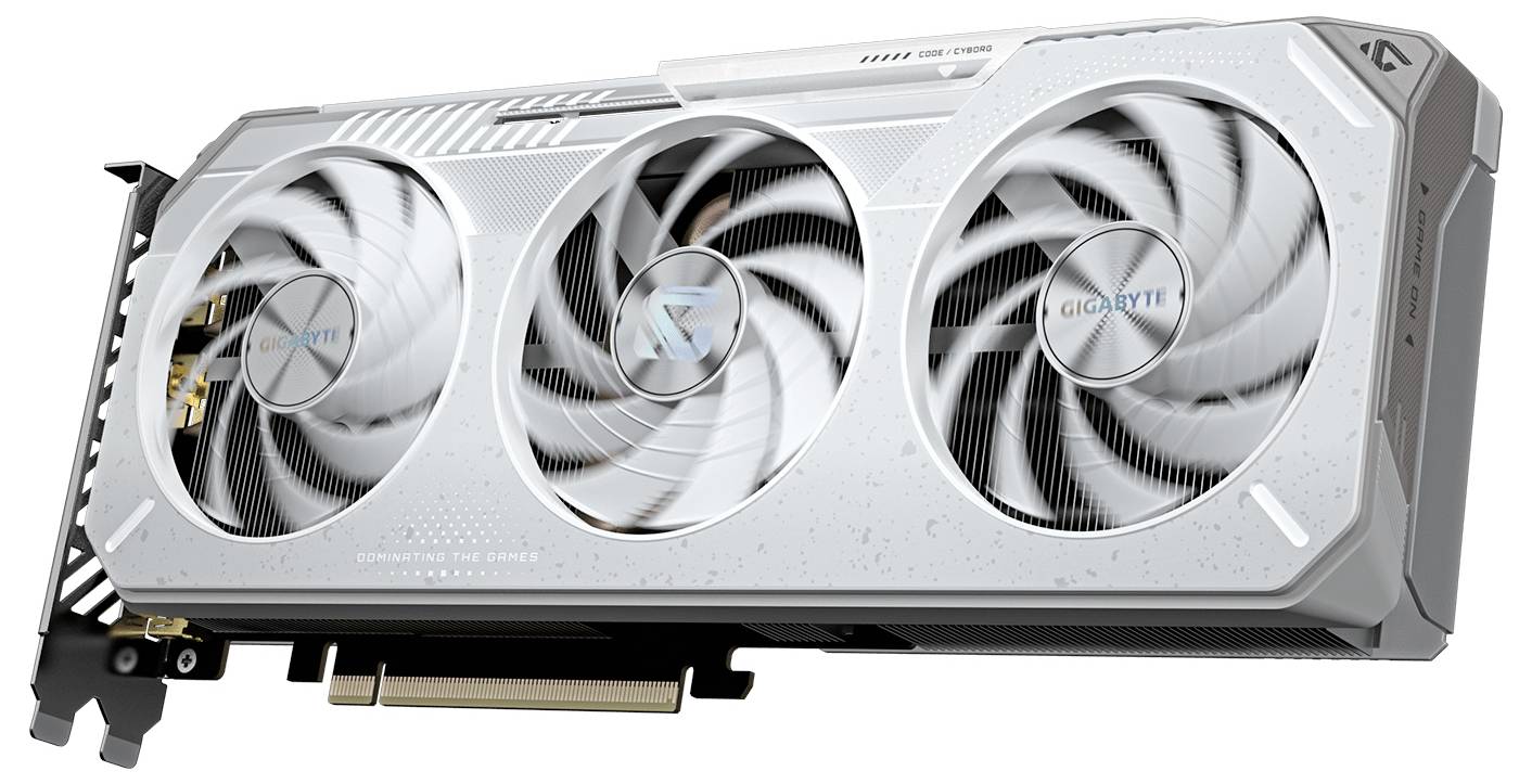 Eine silberne und weiße Grafikkarte mit drei Lüftern, leicht schräg positioniert, um ihre Lüftungsschlitze und Anschlüsse zu zeigen. Die Marke ist auf dem mittleren Lüfter sichtbar.