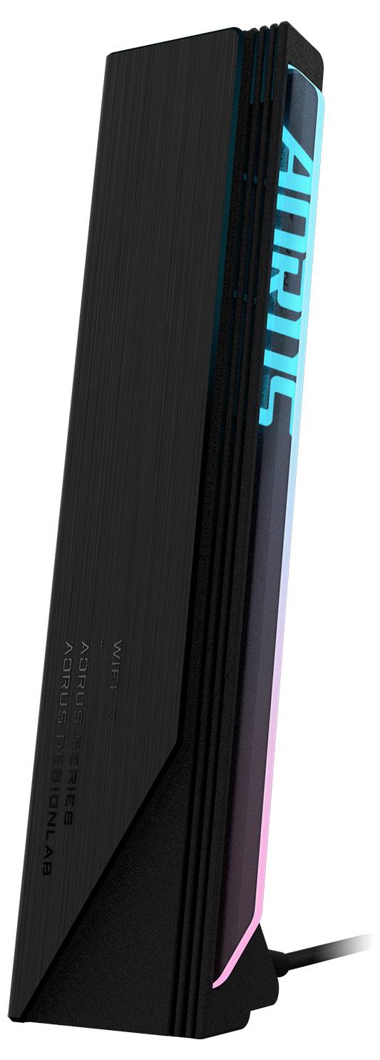 Ein schlankes, schwarzes AORUS Gaming-Zubehör mit RGB-Beleuchtung, das aufrecht steht und mit dem auf der Seite leuchtenden Markennamen.