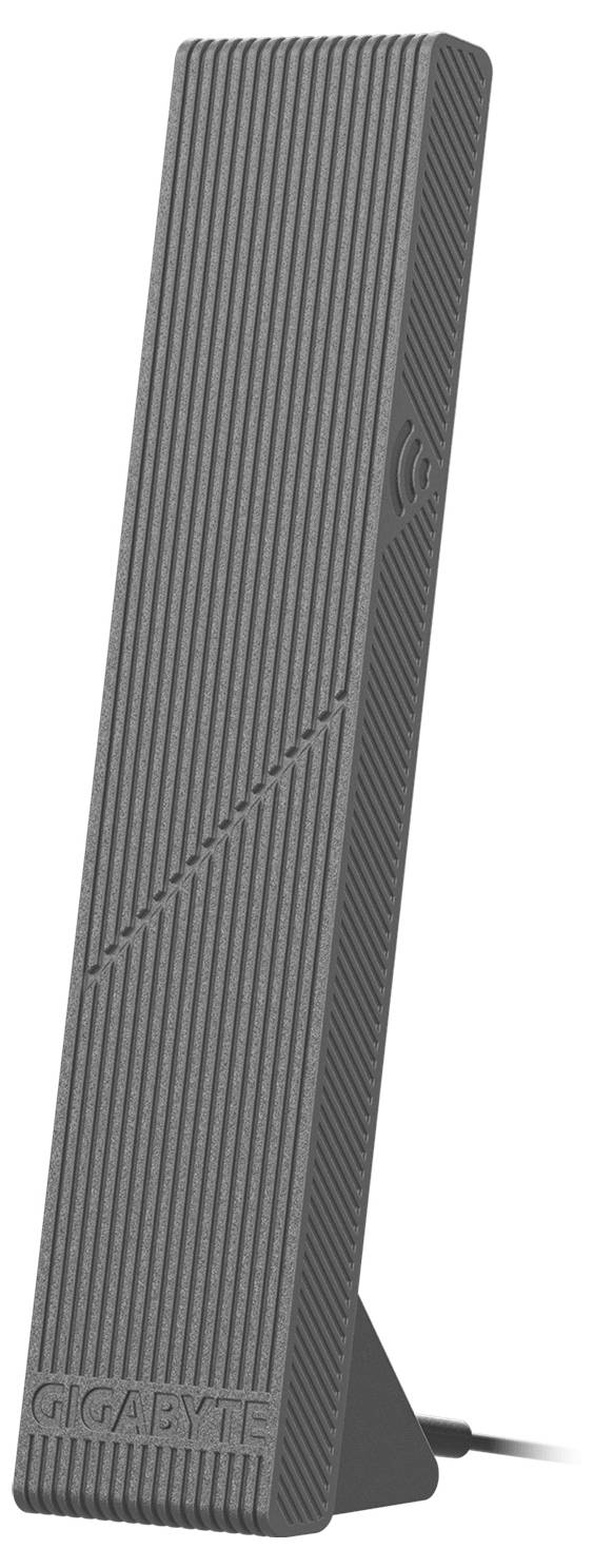 Eine vertikale schwarze WLAN-Antenne mit gerippter Oberfläche, auf der 'GIGABYTE' markiert ist, steht auf einer kleinen Basis und ist über ein Kabel verbunden.