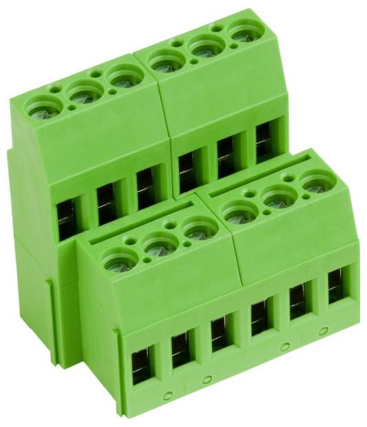 Ein Stapel grüner Klemmleisten mit mehreren Anschlussanschlüssen, die in elektrischen Anwendungen für sichere Kabelverbindungen verwendet werden.