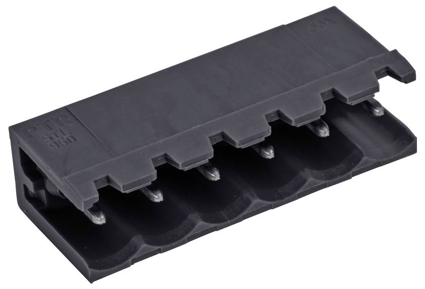 Ein schwarzer kunststoffgebundener Elektrostecker mit mehreren Steckplätzen, der zum Sichern von Drähten in elektronischen Baugruppen verwendet wird.