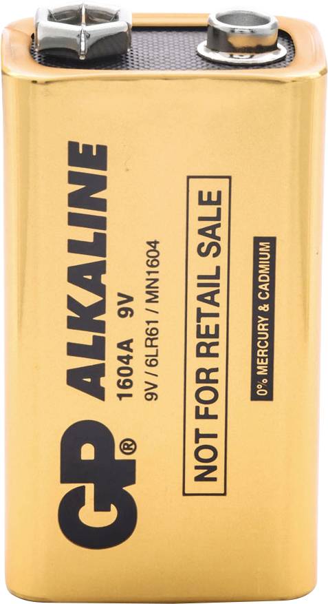 Eine 9V-Alkali-Batterie mit der Bezeichnung 'GP ALKALINE 1604A' mit dem Vermerk 'NICHT ZUM EINZELVERKAUF'.