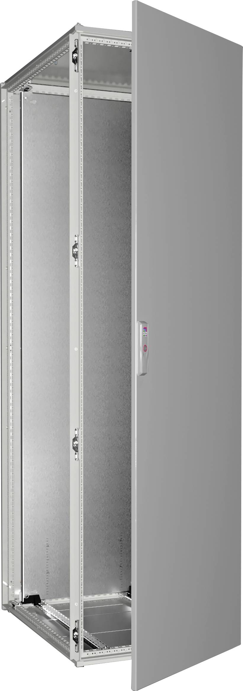 Hohes, offenes Metallserver-Rack mit angebrachtem Seitenpanel, das den leeren Innenraum zeigt und für die Unterbringung von elektronischer Ausrüstung geeignet ist.