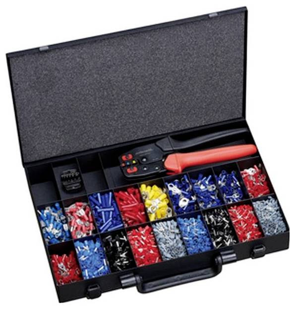 Schwarze Plastikbox mit sortierten elektrischen Anschlüssen öffnen, nach Farben organisiert, einschließlich roter, blauer, gelber und schwarzer Verbinder, zusammen mit einem Crimpwerkzeug.