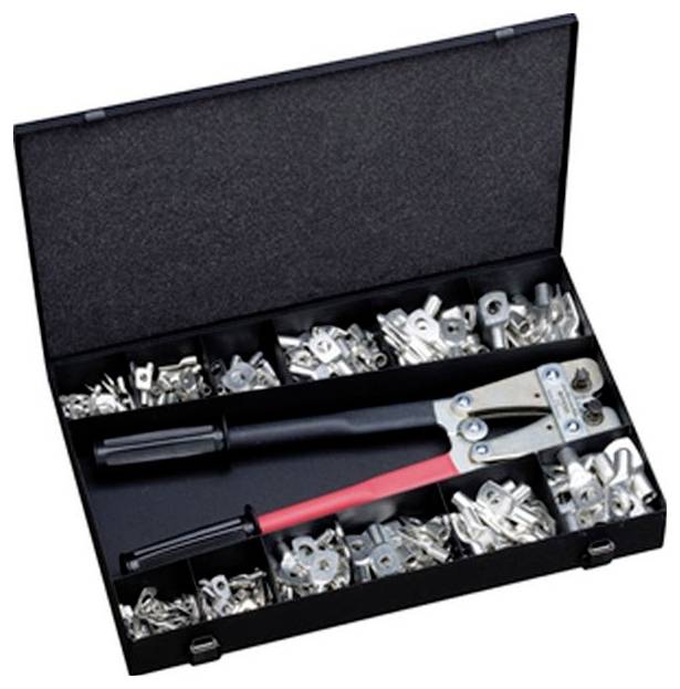 Ein Metallcrimpwerkzeug mit schwarzen Griffen und roten Akzenten liegt in einer offenen schwarzen Tasche, umgeben von verschiedenen kleinen Metallverbindern.