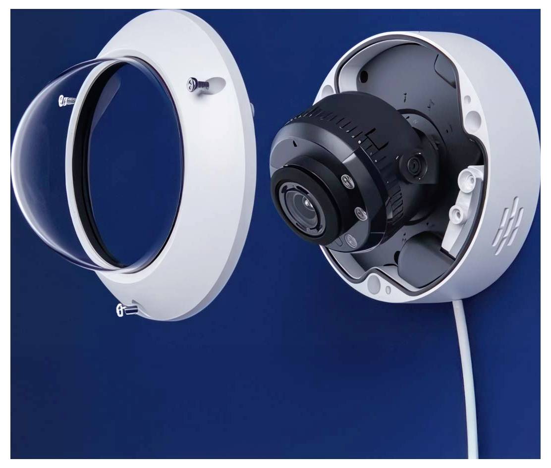 Eine Sicherheitskamera wird gezeigt, deren Abdeckung entfernt wurde und deren interne Komponenten sichtbar sind. Sie ist vor einem blauen Hintergrund platziert.