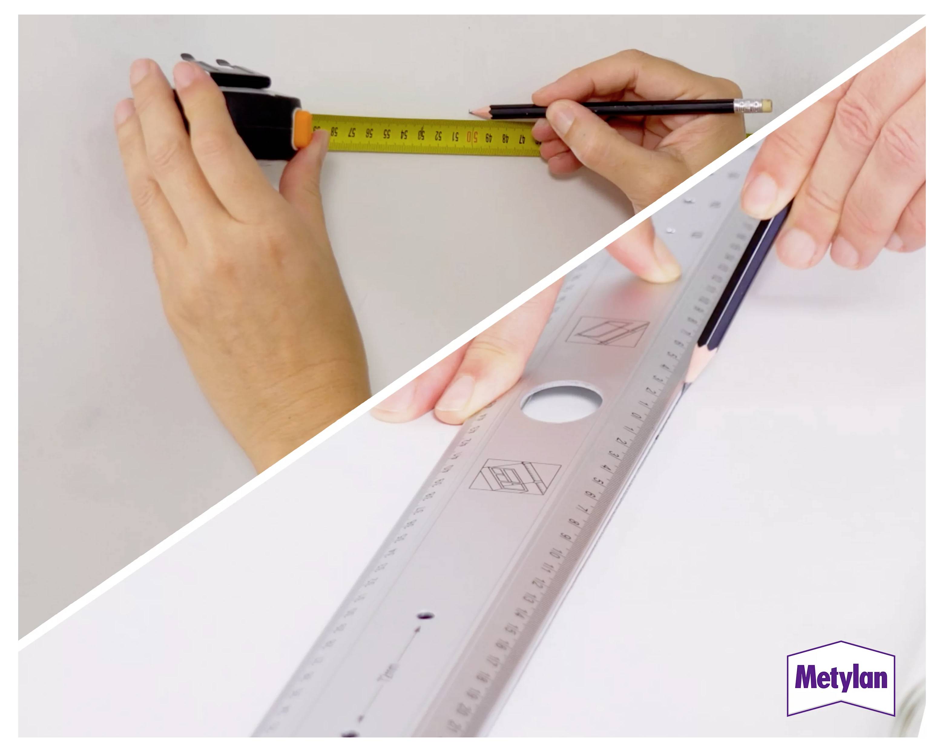 Zwei Hände, die ein Maßband an einer Wand verwenden; ein weiteres Paar, das Linien mit einem Lineal auf Papier zieht. Metylan-Logo in der Ecke.