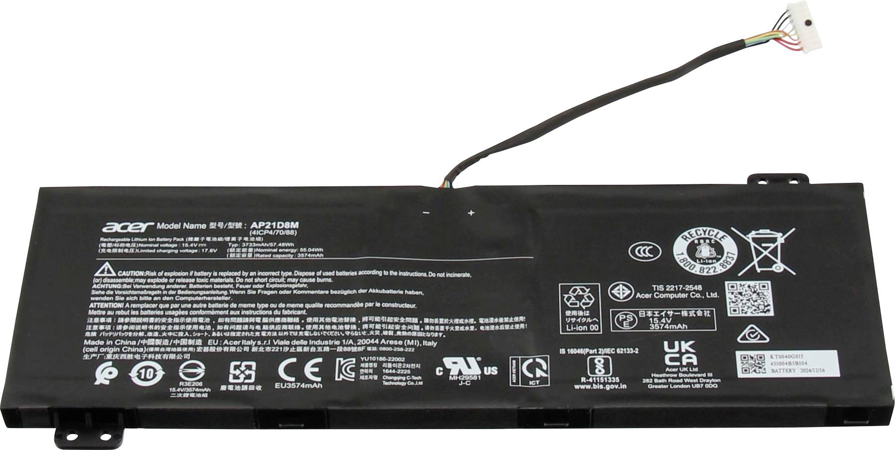 Eine schwarze Acer-Laptop-Batterie mit der Modellnummer BT.04B8, mit weißen Sicherheits- und Zertifizierungsikonen, einem Steckverbinder und regulatorischen Informationen.