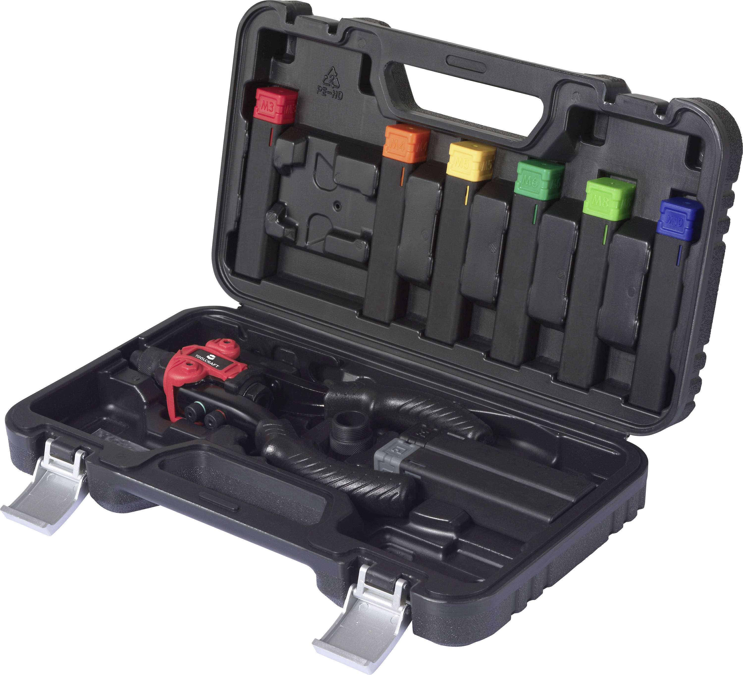 Ein Werkzeugkasten mit einem hydraulischen Crimpwerkzeug mit schwarzen Griffen und farbcodierten Matrizen. Der Koffer ist offen und zeigt Fächer und sichere Verschlusshebel.