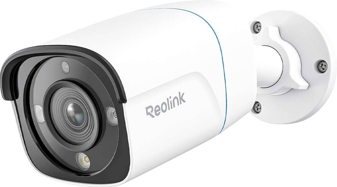 Sicherheitskamera mit Branding von 'Reolink', an einem Halterungsbracket montiert. Ausgestattet mit einer kuppelartigen Linsenschutzabdeckung und LED-Lichtern für Nachtsicht.