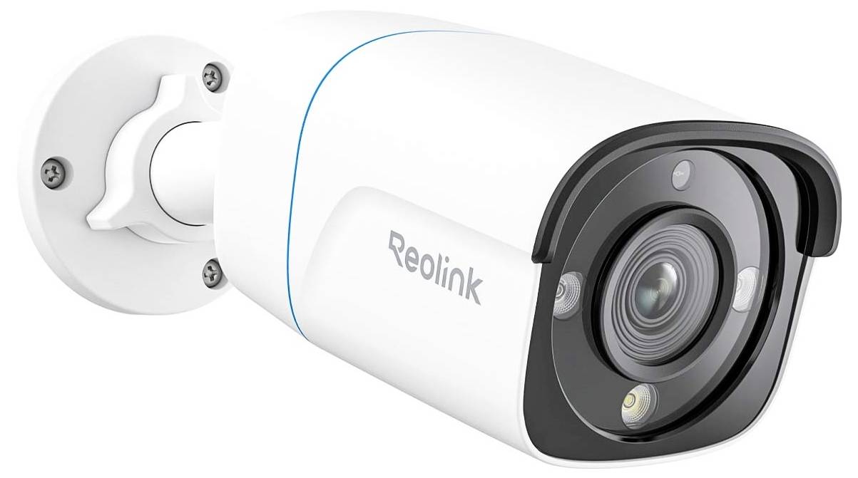 Eine weiße Sicherheitskamera des Herstellers 'Reolink', die an einer Wandhalterung befestigt ist und mit einer Linse sowie Infrarot-Beleuchtung für Überwachung bei Nacht ausgestattet ist.