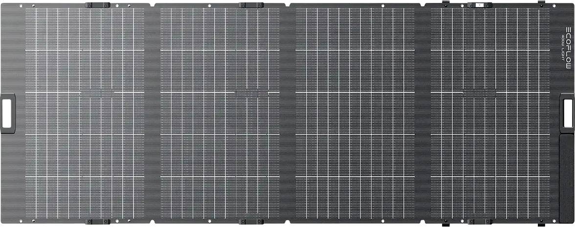 Tragbares Solarpanel ausgeklappt, zeigt vier schwarze Photovoltaik-Abschnitte, die für eine effiziente Energiegewinnung konzipiert sind.