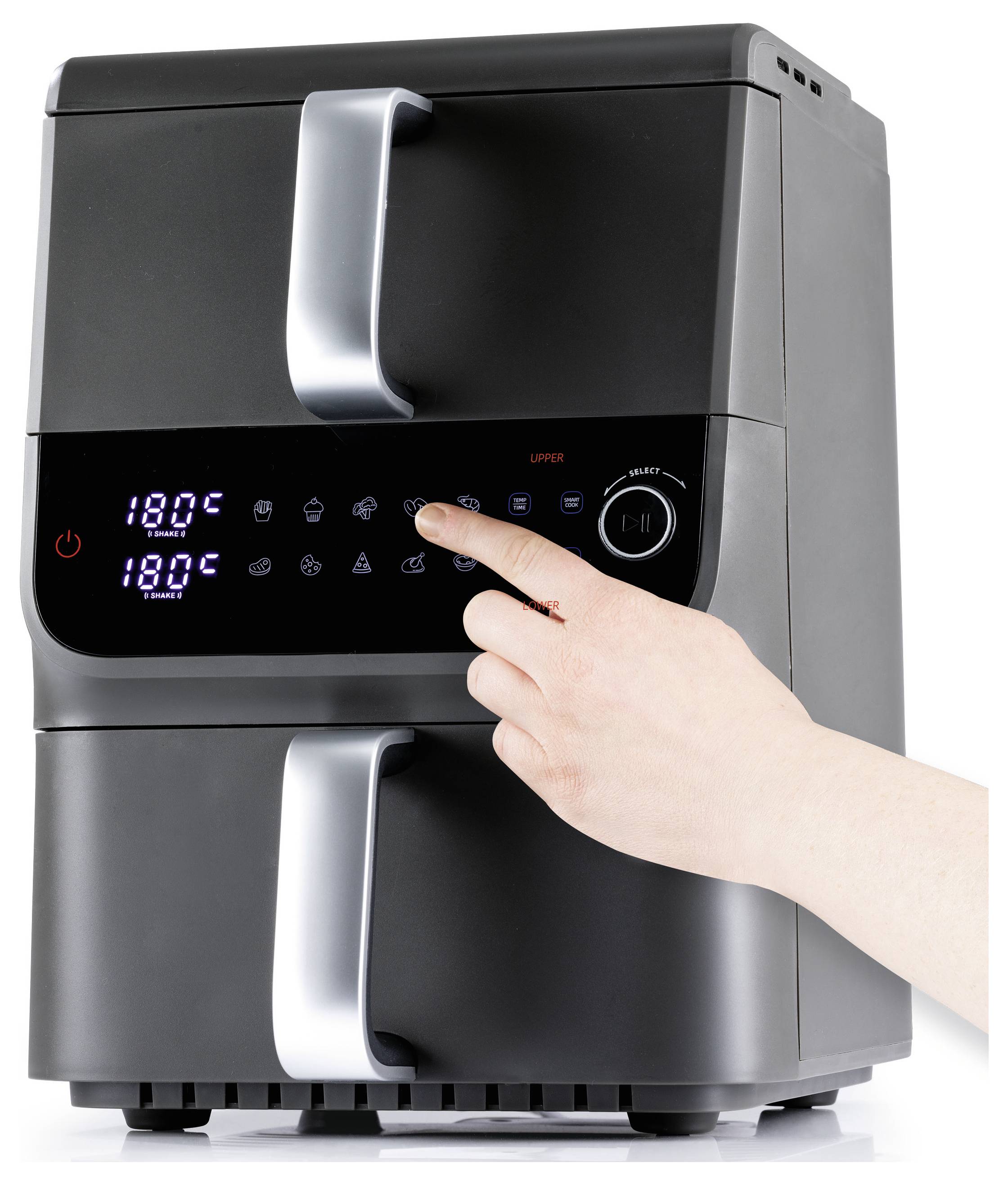 Eine Hand bedient Tasten an einem modernen Zwei-Kammer-Heißluftfryer mit digitalen Temperaturanzeigen, die für beide Kammern auf 180°C eingestellt sind.