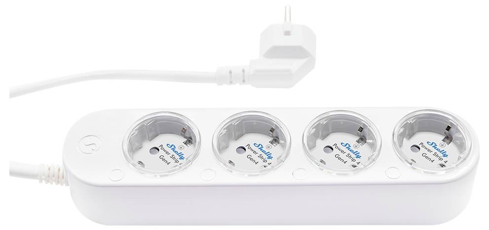 Ein weißer Mehrfachstecker mit vier geerdeten Steckdosen, die jeweils mit 'SafeLine' beschriftet sind, und ein weißes Netzkabel mit Winkelstecker.