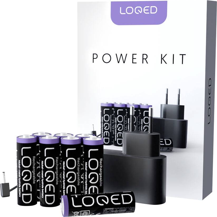 Das LOQED Power Kit Bild zeigt acht wiederaufladbare Batterien, Ladestationen und eine Schachtel mit dem Produktnamen.